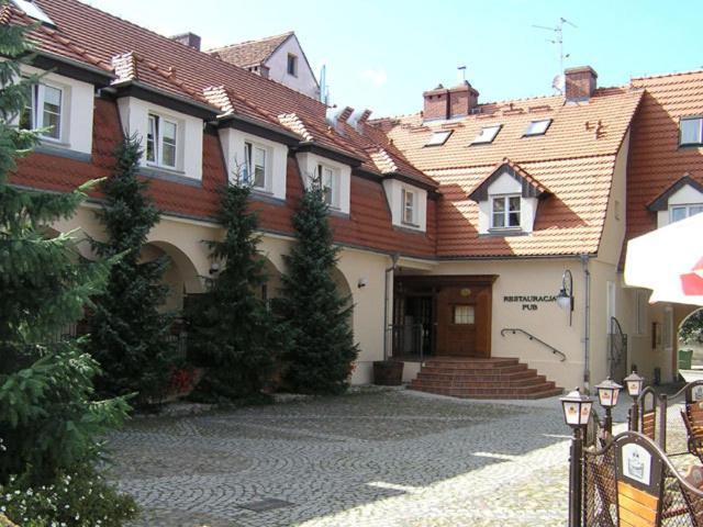 Hotel Zajazd Kultury, Dawniej Pocztowy Zielona Góra Esterno foto