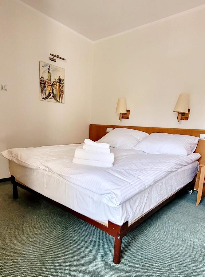 Hotel Zajazd Kultury, Dawniej Pocztowy Zielona Góra Esterno foto