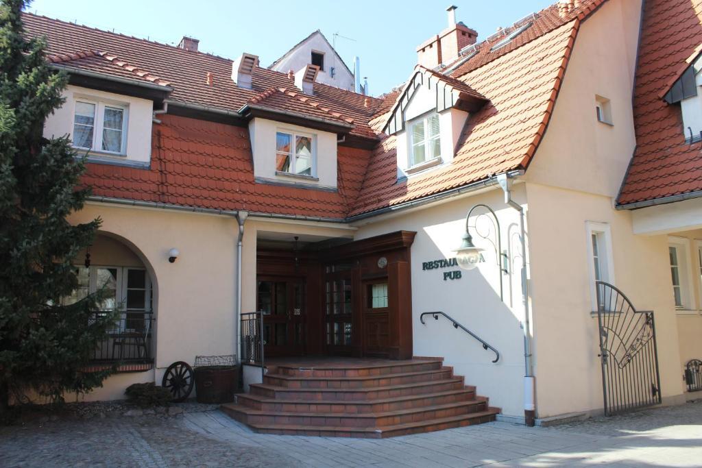 Hotel Zajazd Kultury, Dawniej Pocztowy Zielona Góra Esterno foto