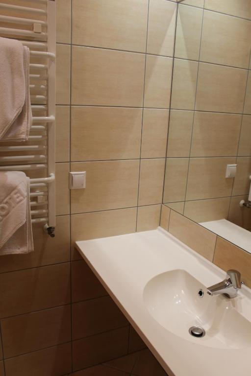 Hotel Zajazd Kultury, Dawniej Pocztowy Zielona Góra Esterno foto