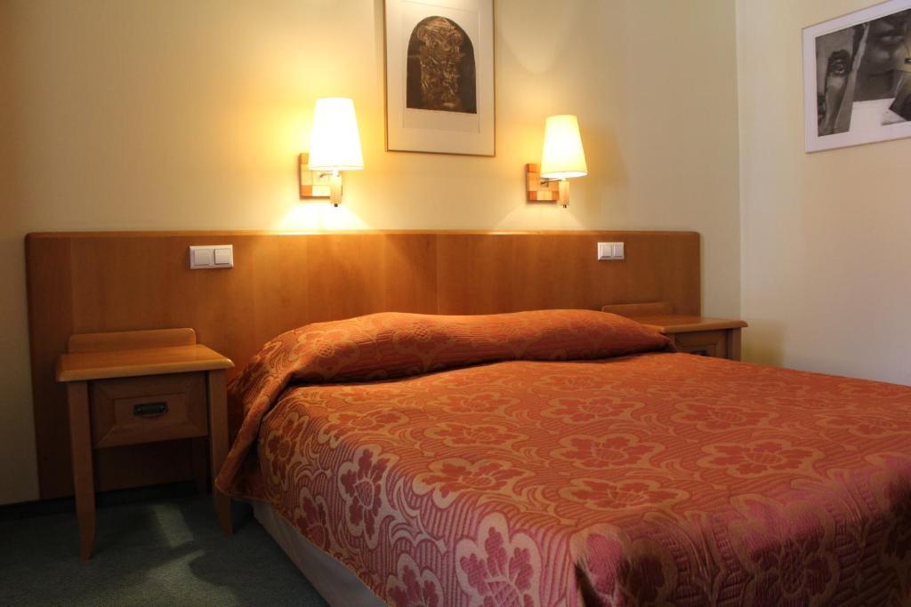 Hotel Zajazd Kultury, Dawniej Pocztowy Zielona Góra Esterno foto